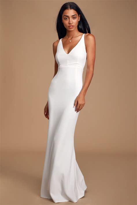 adult white maxi dresses.